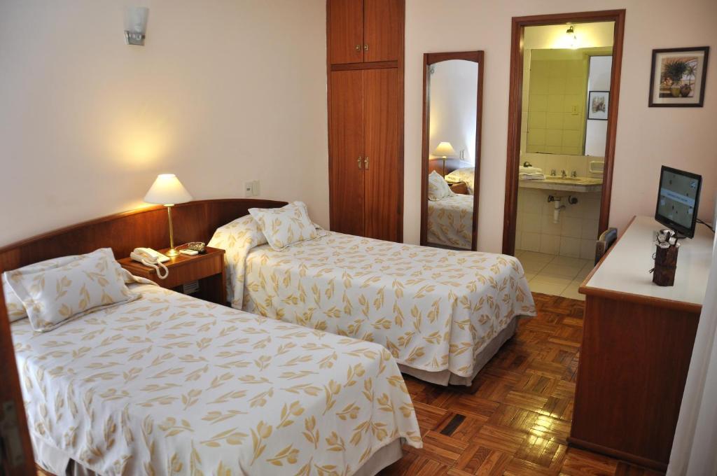 Hotel Los Cedros Salto Buitenkant foto